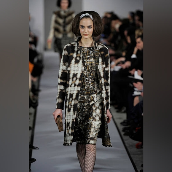 *$4,300 OSCAR DE LA RENTA GOLDEN BROWN SILK WOOL EXC BEAD EMBROI RUNWAY DRESS 10 - Picture 15 of 16